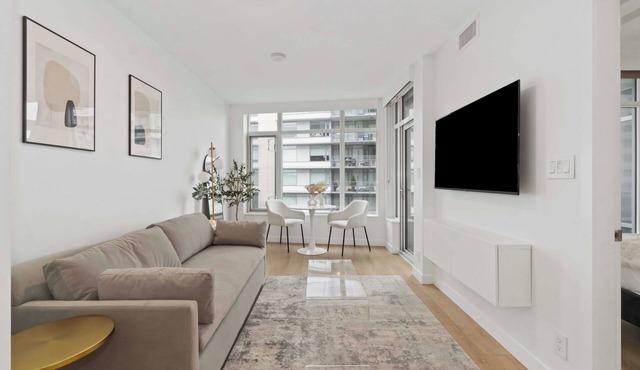 Modern 1BR Condo near Seawall & SkyTrain-walking distance to FIFA