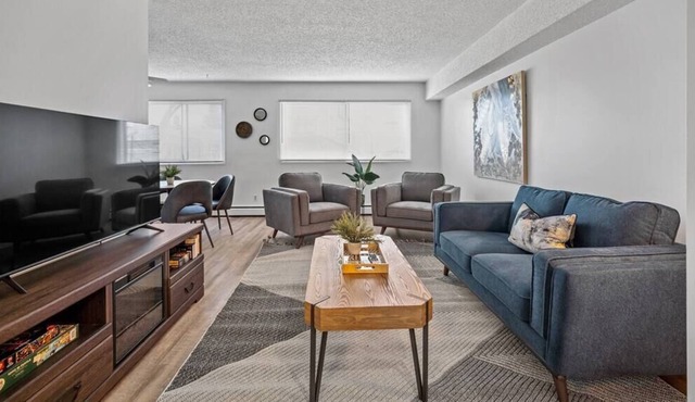 Modern 2BR | Free Parking | Newly Renovated | WiFi