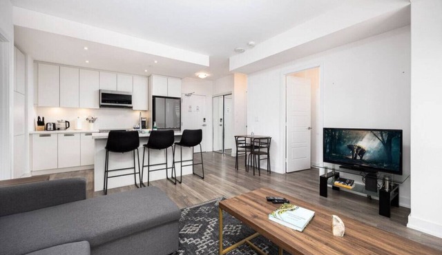 Modern 2BR Getaway in Innisfil Private Balcony BBQ
