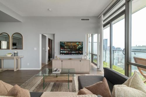 Modern 2BR Haven Luxury Stay in Financial Dist