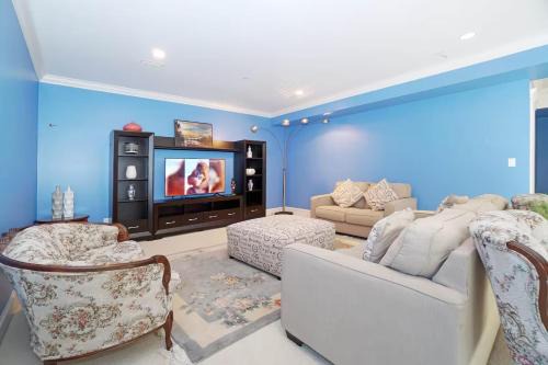 Modern 2BR Home - Prime West Vancouver Location