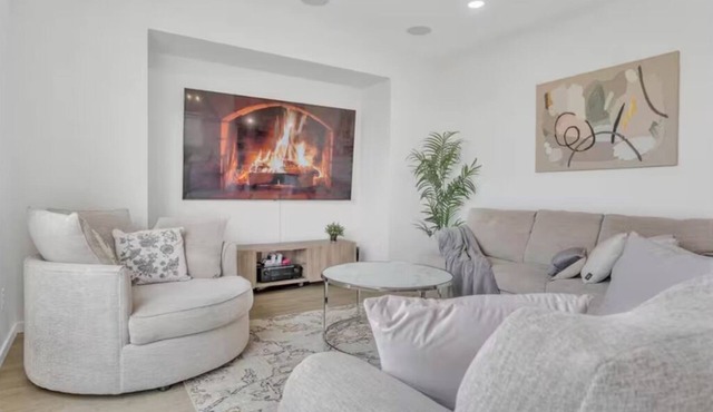 Modern 3bedroom with ensuite bathrooms Lakeview home in Prairie Pointe, winnipeg