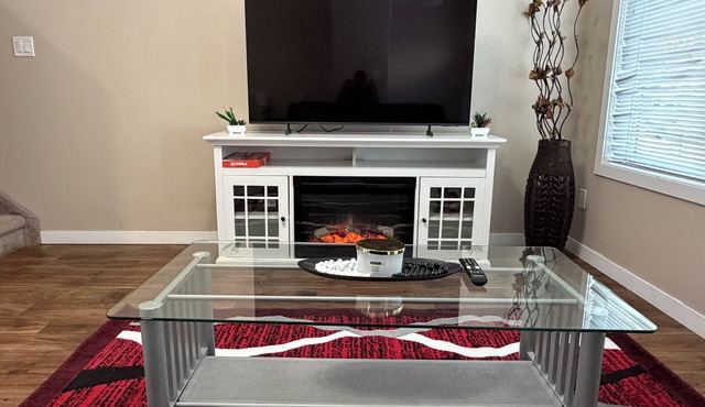 Modern 3BR Condo Near Airport, Hospital & Stadium