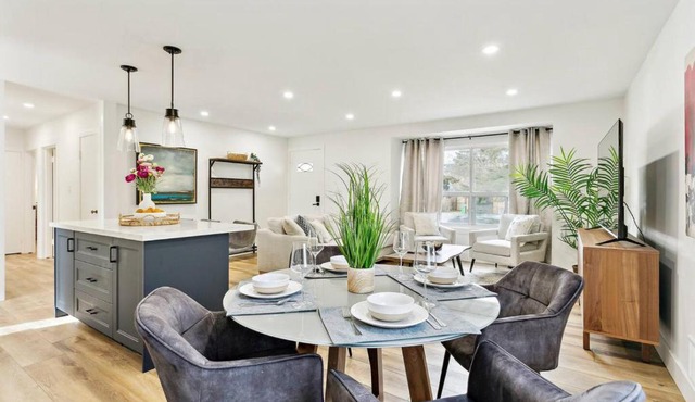 Modern 3BR Home, Minutes to Lake & Port Credit