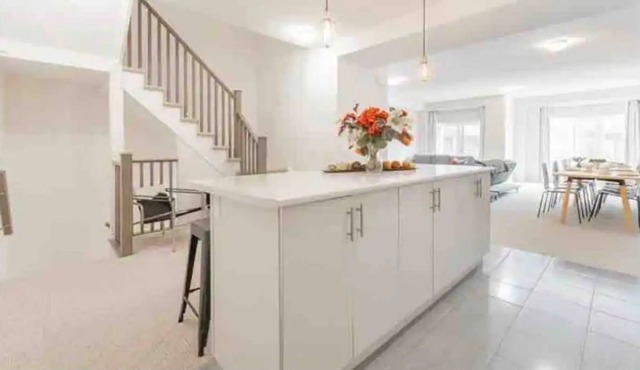Modern 4 bedroom house in Waterdown