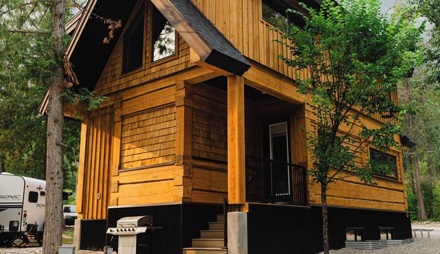 Modern 4-Bedroom Luxury CT Lodge Experience