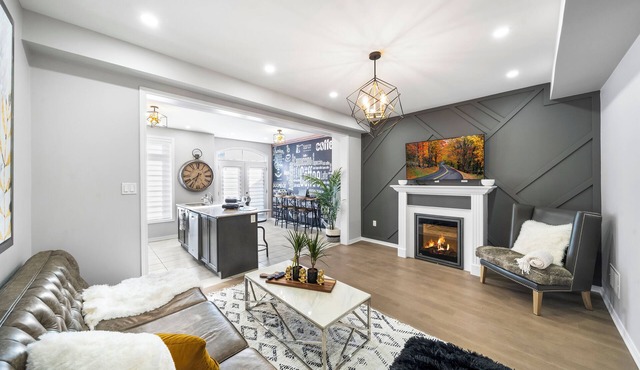 Modern 4 Level home-Game room/Parking/Near Airport