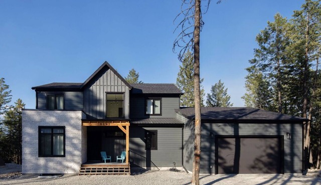 Modern, 7 bedroom all-season cabin on Lake Koocanusa