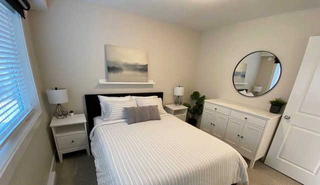 Modern Coach House near downtown Mission