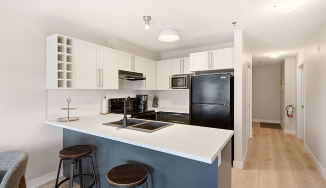Modern Condo Downtown @Waterscapes-HE321