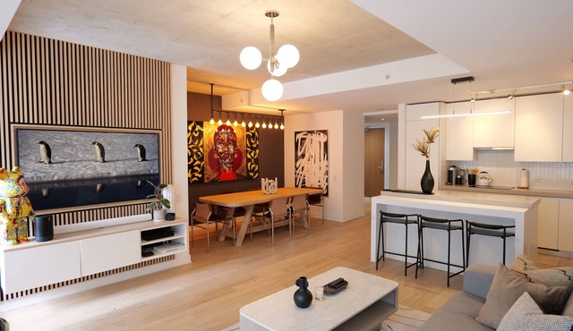 Modern Condo located in Downtown Toronto