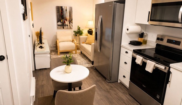 Modern & Cozy 1BR | Parking, WiFi + Self Check-in