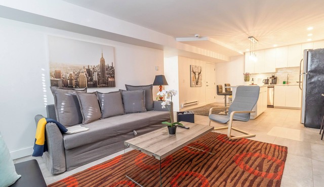 Modern & Cozy Suite Near Downtown for World Cup | 4 People | Free Parking