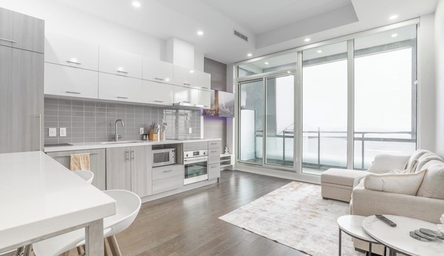 Modern Downtown Unionville Stay