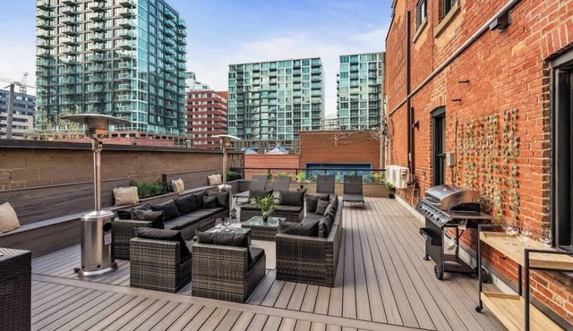 Modern Griffintown 3BR | Free Parking Patio