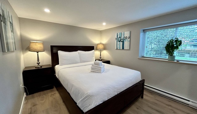 Modern Homelike Suite - Full Kitchen, Close to DT