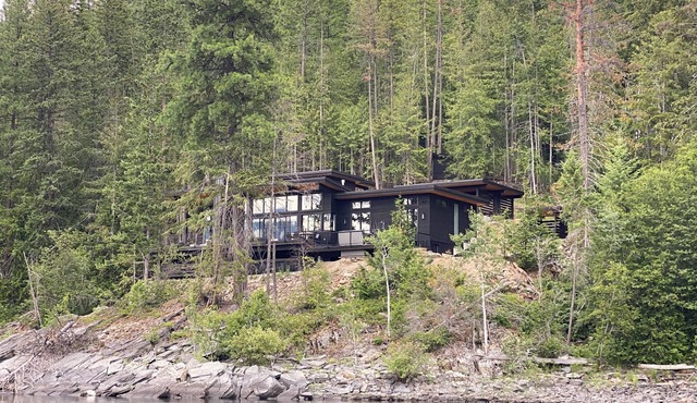 Modern Japanese-Inspired Lakefront Retreat