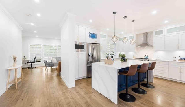 Modern Luxury ~ Gorgeous ~ BBQ ~ Workspace ~ EV!