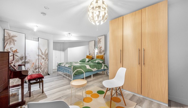 Modern minimalist style integrating Eastern and Western cultures