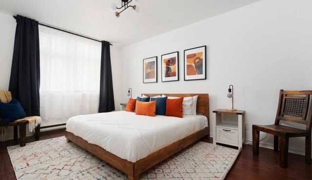 Modern Montreal, Patio & Paid Parking 10 Guest