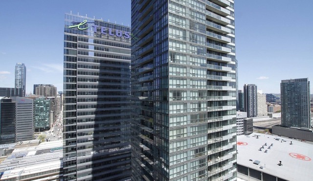 Modern Paradise Condo Just over Scotia Bank Arena/Leafs/Raptors