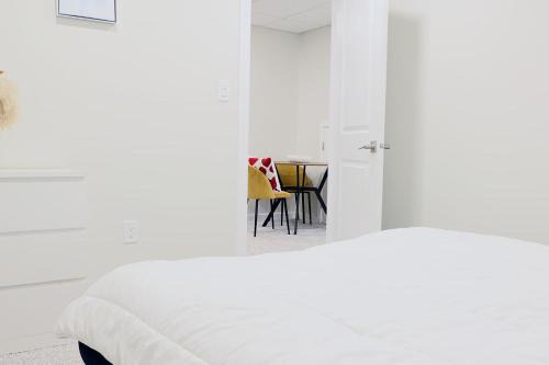 Modern & Quiet Private Suite in Bonavista, Winnipeg