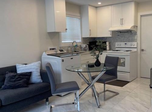 Modern Spacious 1BR minutes away from Main St