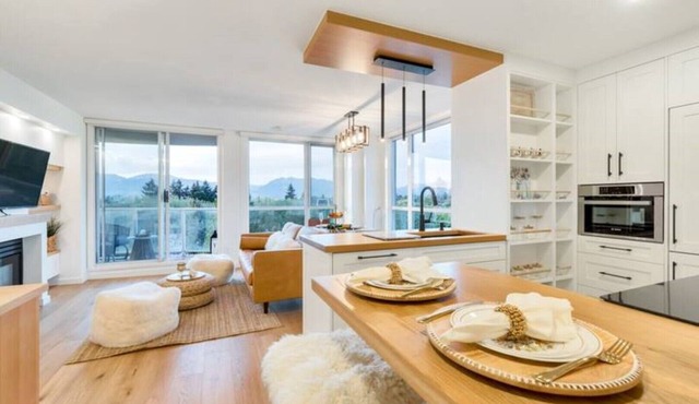 Monthly Furnished Rental: Luxuriously Cozy Kerrisdale Apartment- UBC/YVR/DT
