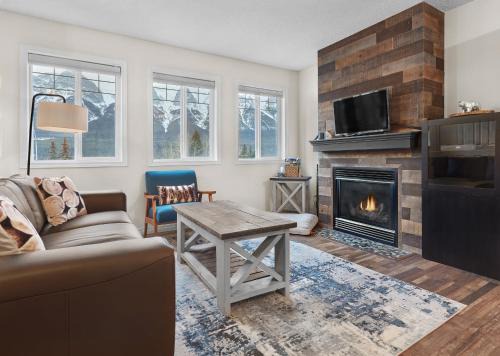 Mountain Gate - Pet Friendly 2BR w Mountain Views and open hot tub