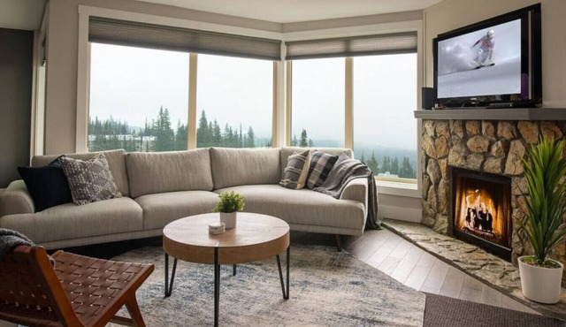 Mountain Penthouse with elevator ski in/out pet friendly
