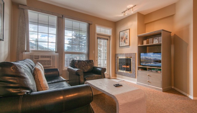 Mountain Rook 2 king bedroom, sleeps 6: Unit 1002