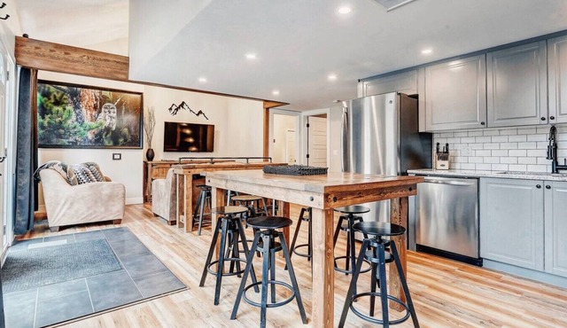 Mountain Townhouse with Heated Pool & Free Pass