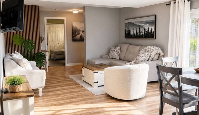 Mountain Views - Sleeps 4 - Pet Friendly - Close to Wineries and Beaches