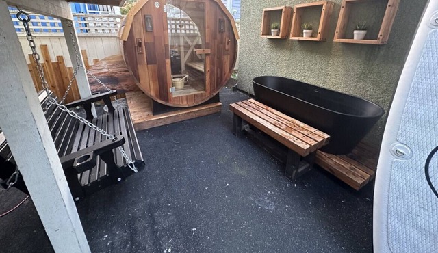 Mt. Pleasant Retreat w/ Sauna+Hot Tub 1BR