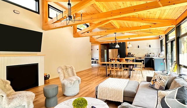 Muskoka Lakefront Dream Cottage - 3 Bedroom, 4 bed