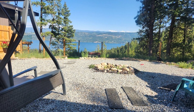 Mystic Lakeview Escape: Embrace nature's beauty & wildlife from mountain heights
