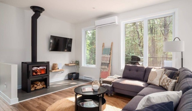 Nature Escape Near Tremblant: Hot Tub & Lake access