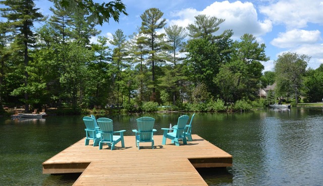 Nature's Cottage Washago - Beautiful Private Waterfront property with Hot Tub
