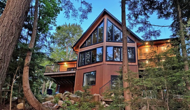 New 5 bed 4 bath cottage on Turtle Lake, Privacy!