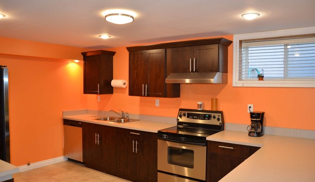 New! Bright and Spacious Walkout Private Suite