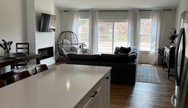 New Cozy Home in Stratford - Minutes to downtown Charlottetown