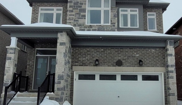 New gorgeous charming quiet 4-BR single house 9 minutes to Lake Simcoe
