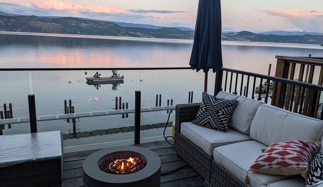 New! Lakefront Cottage w/private dock and 4 beds!