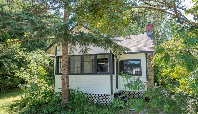 New Listing "Aries" 2 Bedroom Cottage by the beach