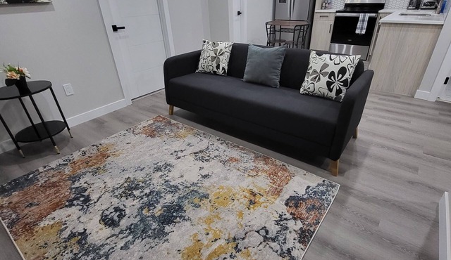 New Luxury 2 Bedroom + Den Suite NW Calgary