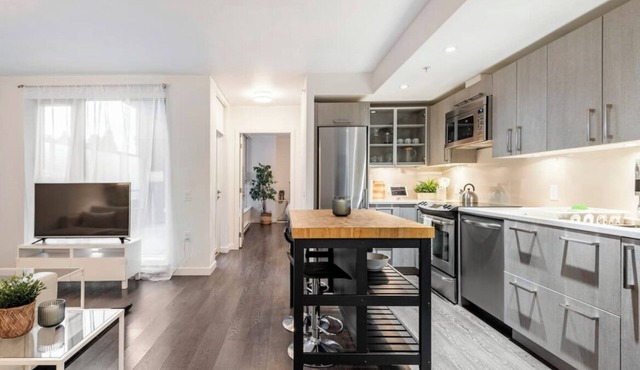 New Modern, Large 1 Bedroom, 1 Bathroom + Work Space