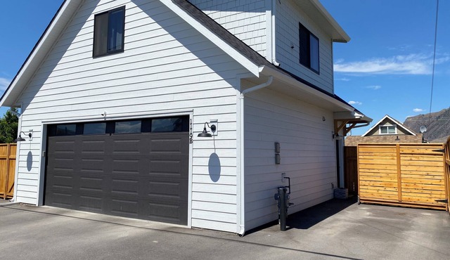 New, private, 1 bedroom carriage house downtown Kamloops (pet friendly)