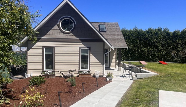 New, Quiet, and Bright private detached house with AC.