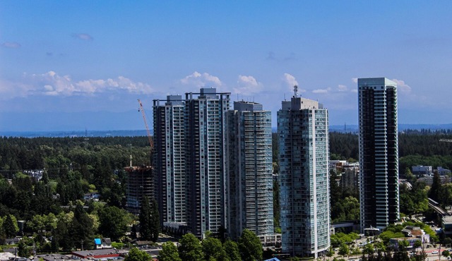 NEW Stylish Condo with City Viewn