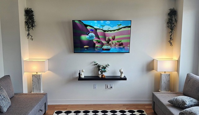 Newly build house just minutes away from Niagara fallsview.